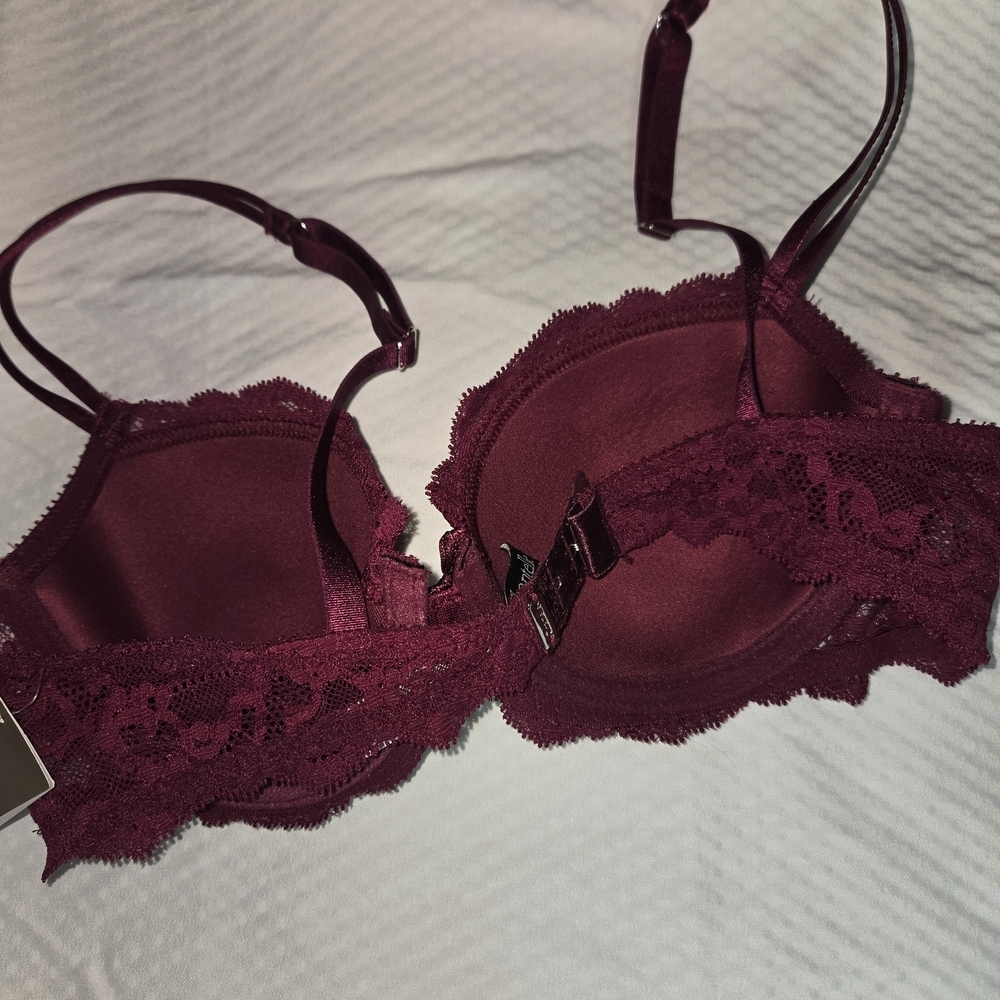 Chantelle Women's Burgundy Lace Bra - Picture 3 of 10